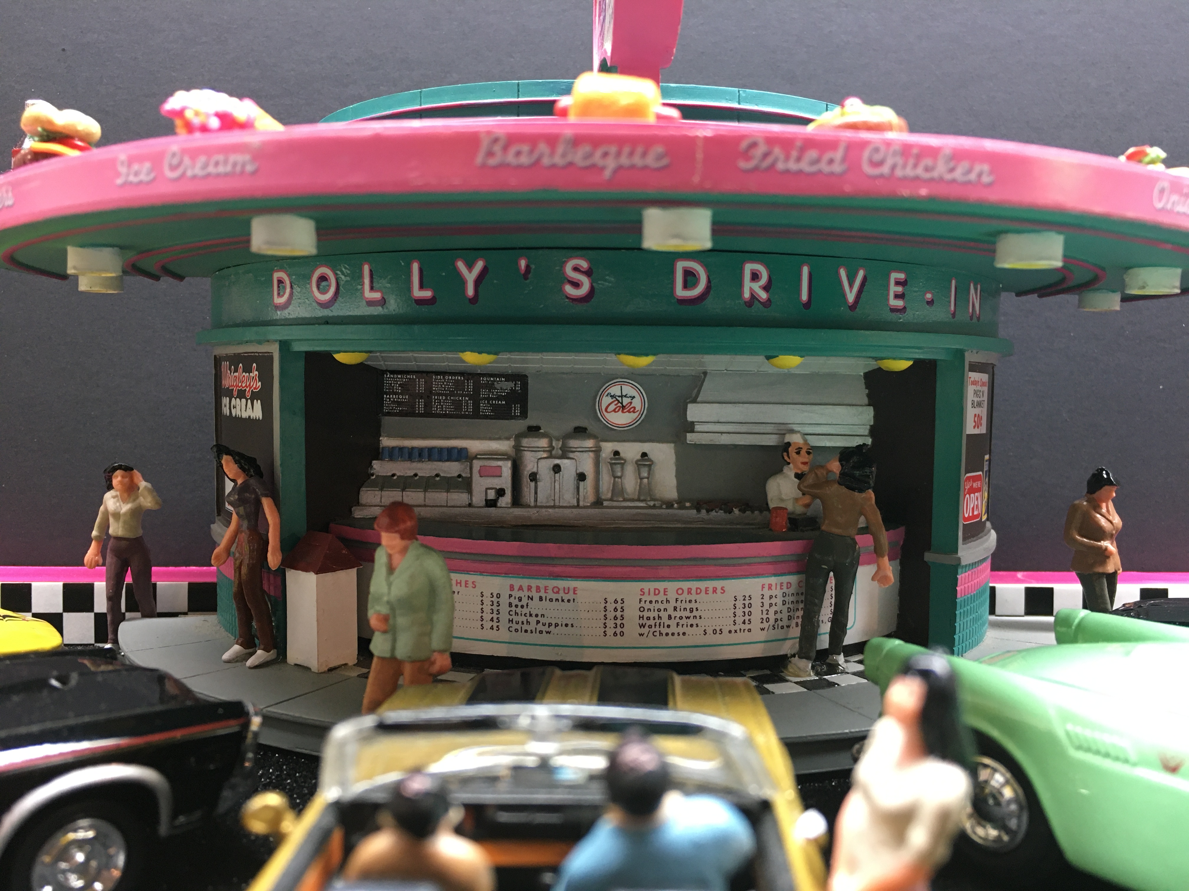 Thrift Store :: Arts & Handcrafts :: DOLLY'S DINER DIORAMA